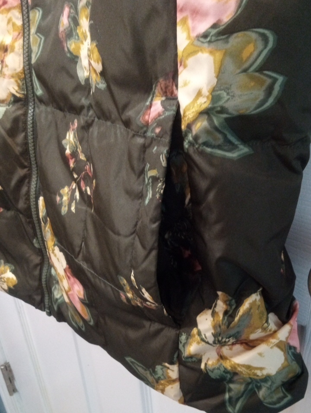 LANDS END FLORAL PUFFER VEST - Picture 8 of 10